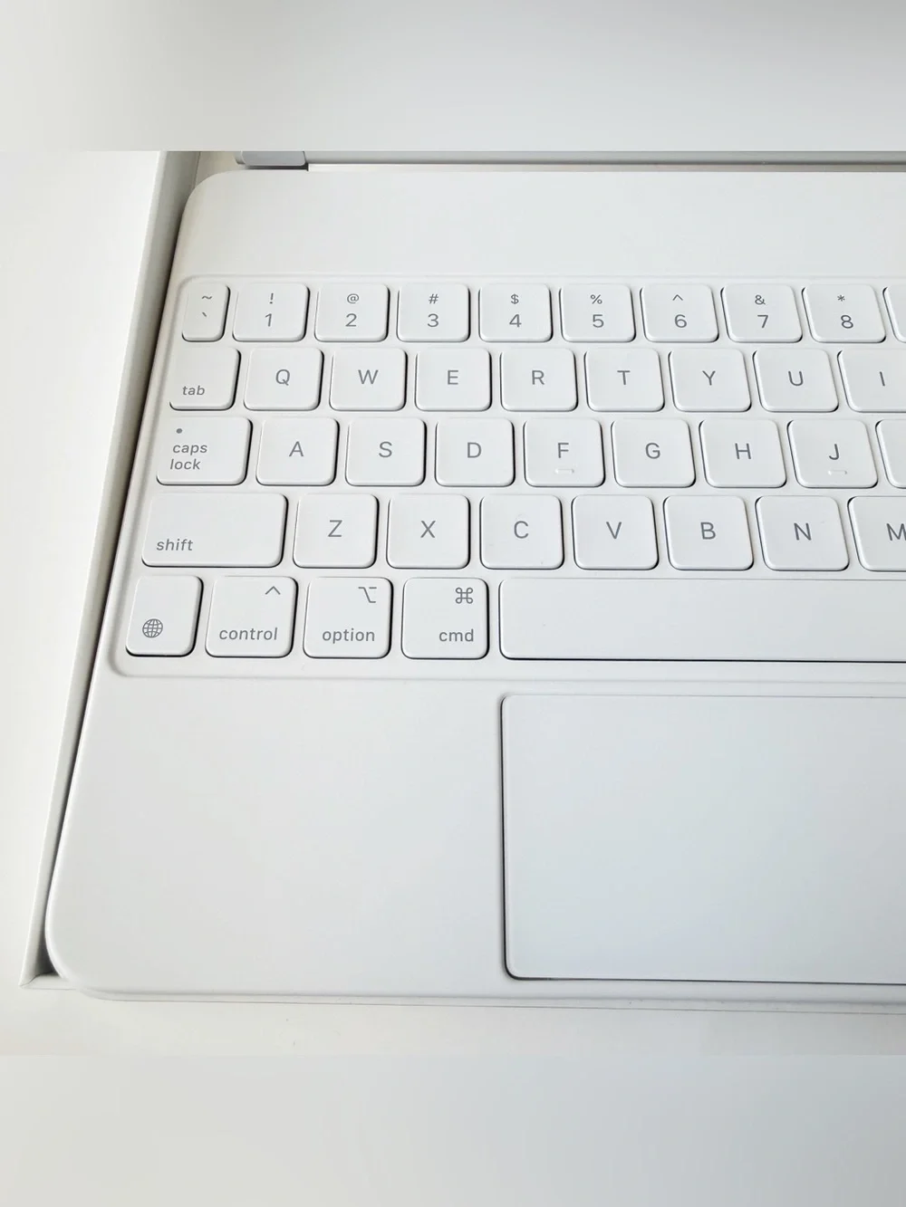 Apple Magic Keyboard for iPad Air 11” and iPad 11” Pro White MJQJ3LL/A